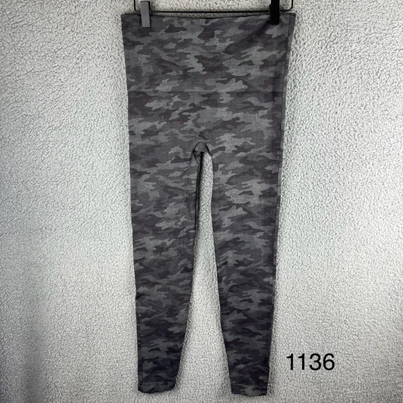 SPANX Pants - Spanx Women’s Look‎ at Me Now Seamless Cropped  Sage Camo Leggings Size Large